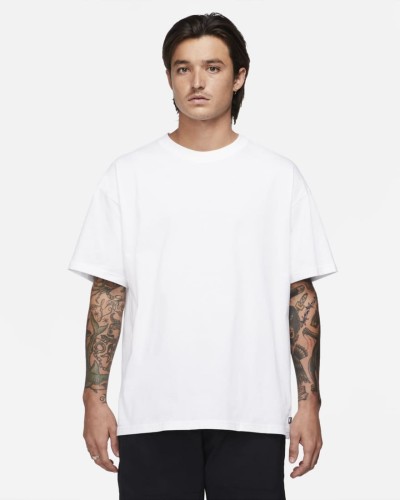 Nike SB Skate T-Shirt White Made from lightweight fabric, the Nike SB T- Shirt keeps it simple with a loose fit for a look on and off your board. Loose fit for
