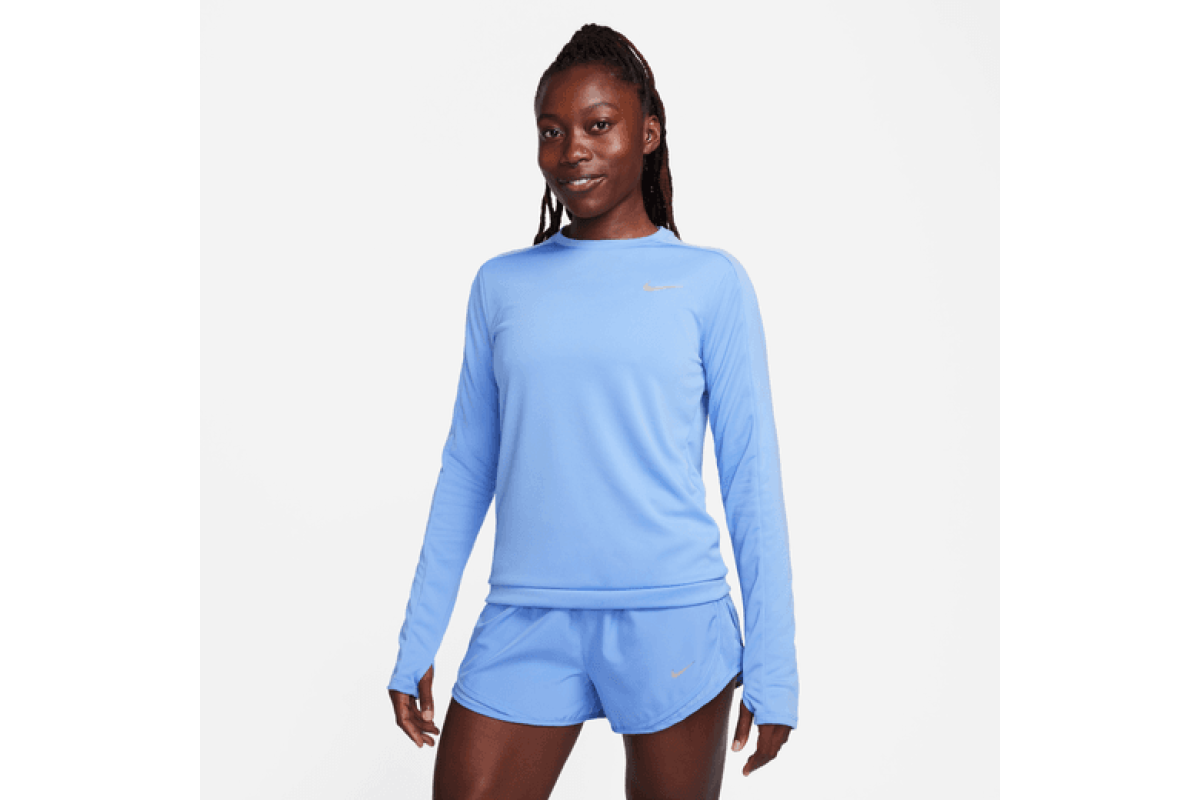 Nike Pacer Running Crew Set the pace in this classic crew neck top