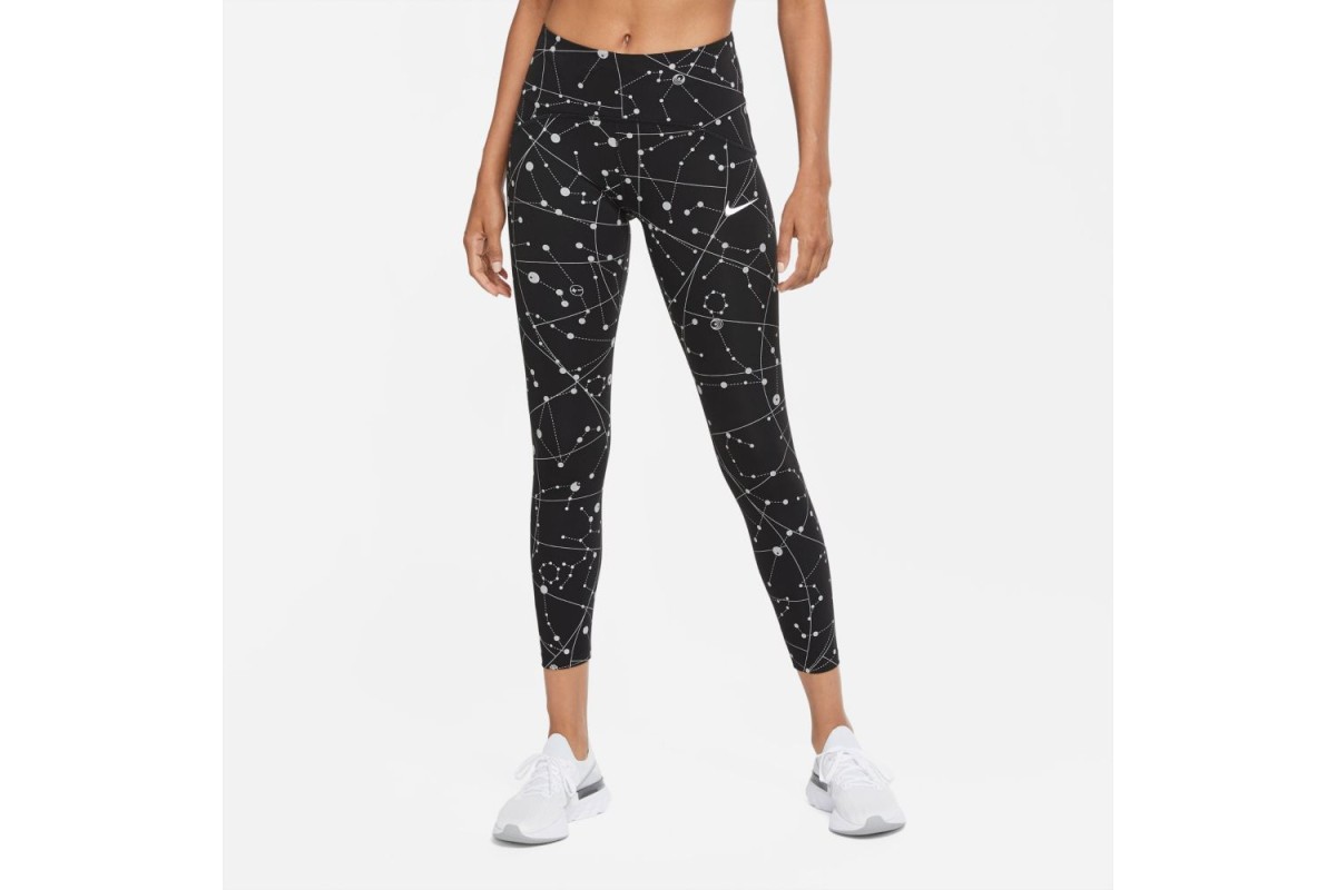 The night comes alive on the Nike Speed Flash Tights. Delivering plenty of support and breathability, they feature a smooth design for comfort on your route. An allover constellation print is