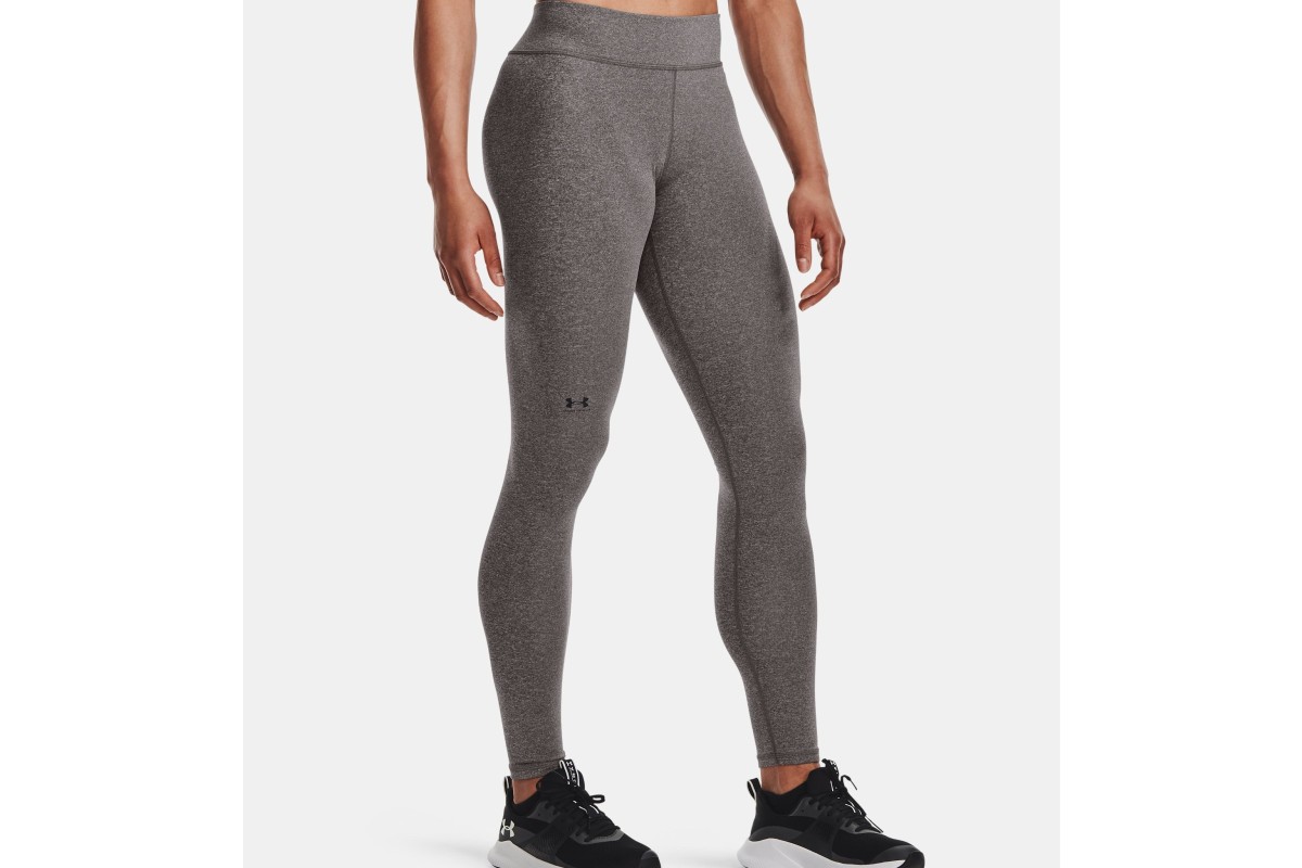 Under Armour ColdGear Authentics Leggings We all hate it. That stiff,  distracted feeling you get when you're out in the cold. That's why, we  built a baselayer that keeps you warm and