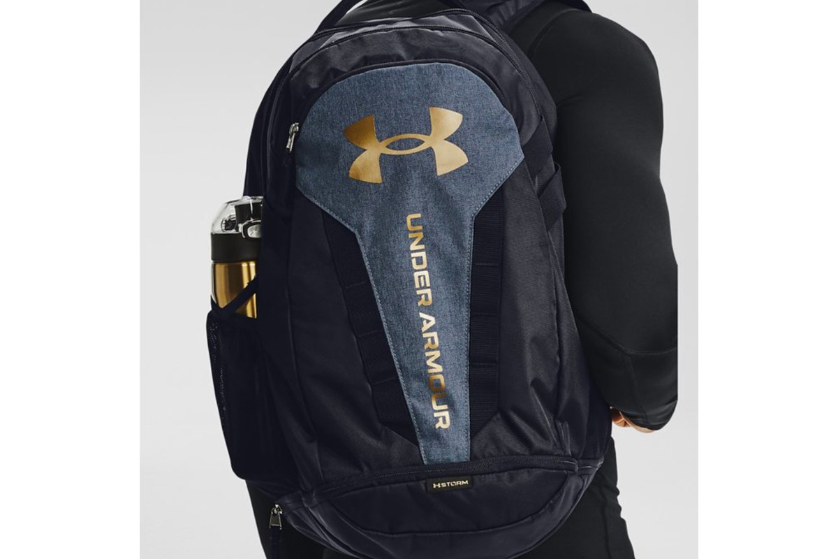Under Armour 5.0 Backpack UA Storm an element-battling, highly water-resistant finish Breathable air-mesh padded panel & adjustable, HeatGear® shoulder straps for total comfort Soft-lined laptop sleeve—holds up to