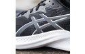 Thumbnail of asics-gt-2000-121_539175.jpg