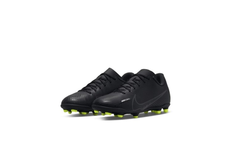Nike Mercurial Vapor 15 Club Junior Football Boots Learn all the skills and drills and use them in your next game with the Nike Jr. Mercurial Vapor 15 Club boots. Made for