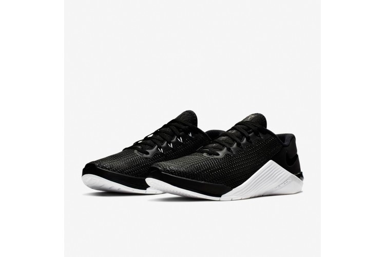 Nike metcon 5 white and black shop