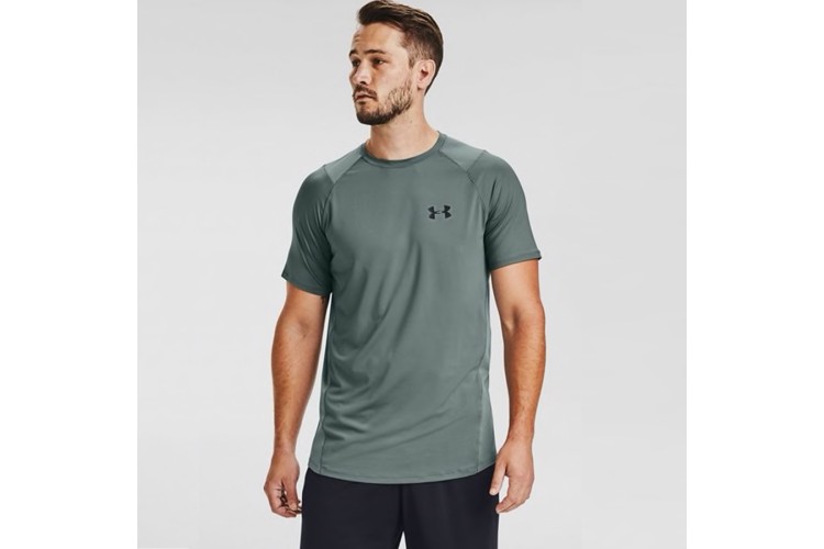 aanwijzing vraag naar Willen These are the go-to gym shirts for nearly every guy. The fabric dries fast  to keep you cool and the streamlined fit cuts out any bulk or unnecessary  material. It's also part